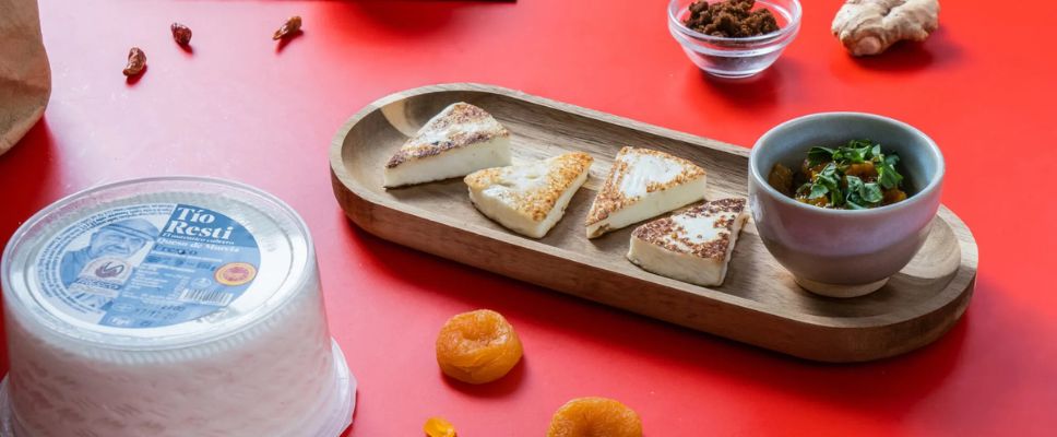 Queso Tío Resti a la plancha con chutney de orejones